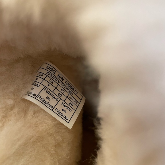 UGG women boots - Picture 2 of 4